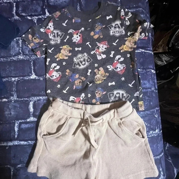 Boys 2T bundle : shorts plus 2 shirts - Picture 7 of 7